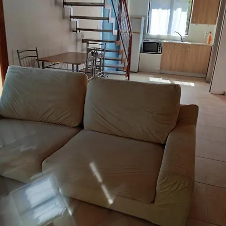 Mountain View Apartamento Asprogerakata